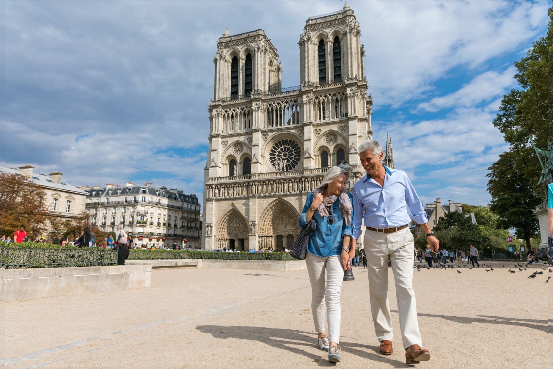 couple in france